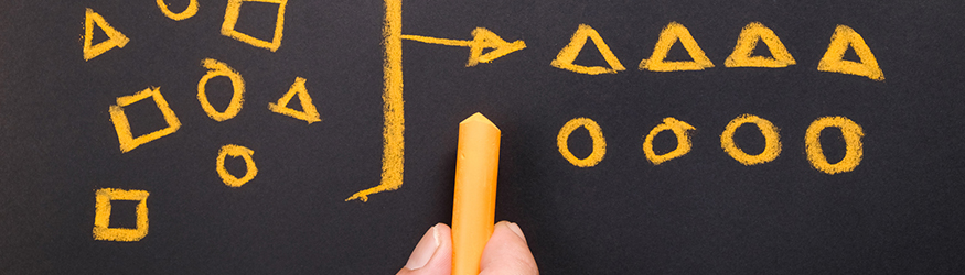 Triangles and circles are painted on a blackboard and are sorted.