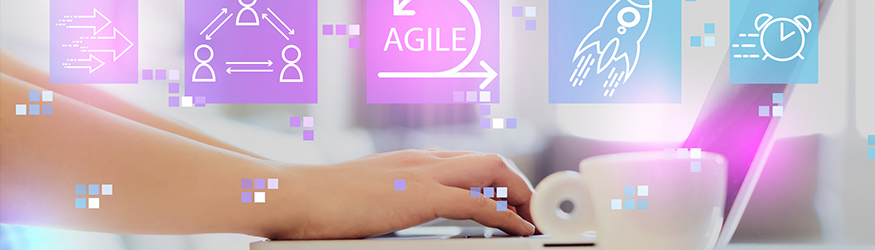 Person arbeitet an einem Laptop. Auf dem Bild sind einige Scrum relevante Symbole abgebildet. Person arbeitet an einem Laptop. Auf dem Bild sind einige Scrum relevante Symbole abgebildet.